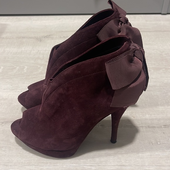 Authentic Vera Wang Royce Peep Toe Purple Booties w/ Ankle Bow | Size 36.5 EU - Picture 5 of 12